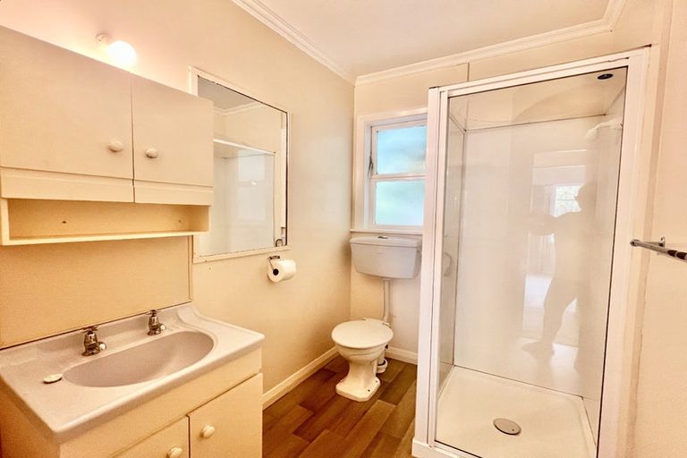 Photo of property in 50 Randwick Road, Northland, Wellington, 6012