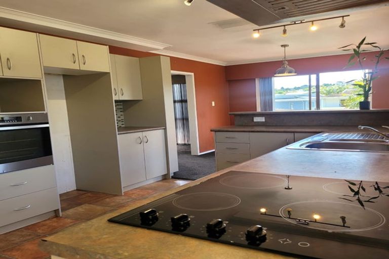 Photo of property in 18 Reynella Drive, Massey, Auckland, 0614