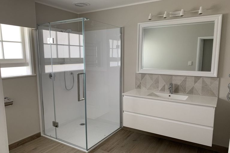 Photo of property in 1 Miltonia Avenue, Te Atatu South, Auckland, 0610