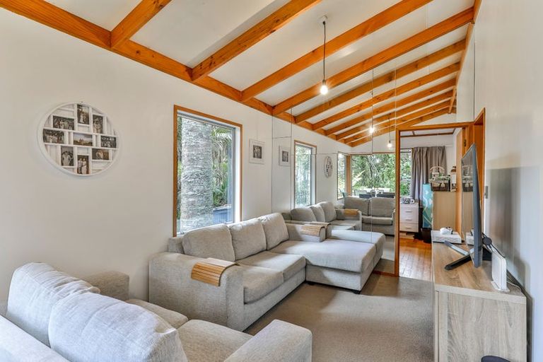 Photo of property in 25 Opou Road, Titirangi, Auckland, 0604