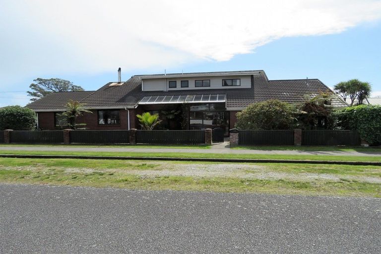 Photo of property in 17 Henley Street, Westport, 7825