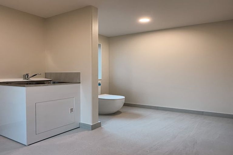 Photo of property in 5b Topliss Drive, Northcross, Auckland, 0632