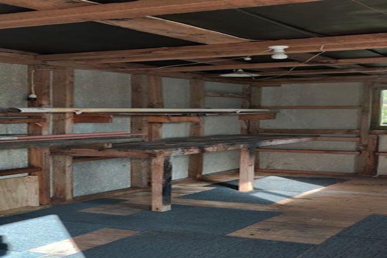 Photo of property in 38 Bassett Road, Johnsonville, Wellington, 6037