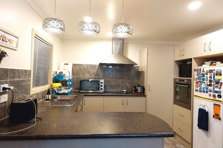 Photo of property in 5a Liddesdale Place, Papakura, 2110