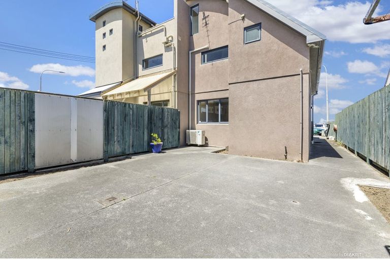 Photo of property in 28a Lyall Parade, Lyall Bay, Wellington, 6022