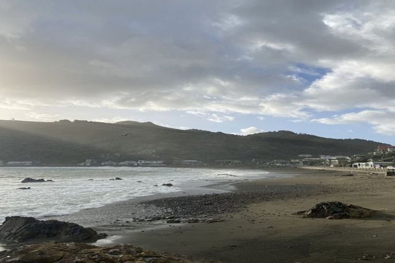 Photo of property in 18 Robertson Street, Owhiro Bay, Wellington, 6023