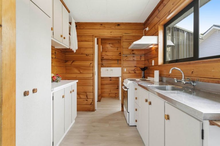 Photo of property in 50 Gatman Street, Birkdale, Auckland, 0626