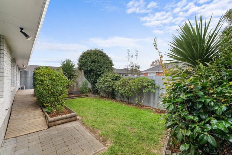 Photo of property in 1/18 Sawtell Place, Northcote, Christchurch, 8052