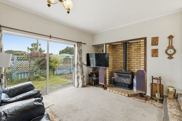 Photo of property in 2 Awatea Street, Castlecliff, Whanganui, 4501