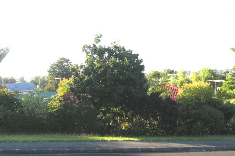Photo of property in 2/1 Merton Avenue, Glenfield, Auckland, 0627