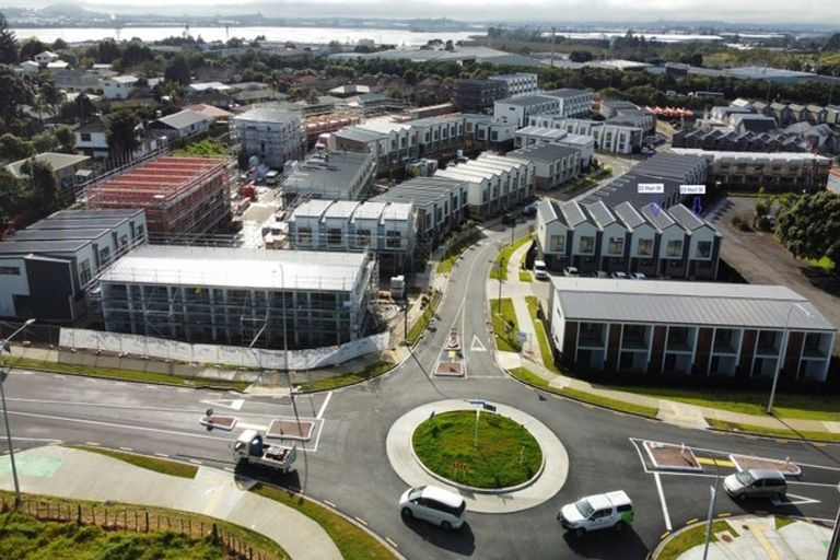 Photo of property in 2 Mikoikoi Crescent, Mangere Bridge, Auckland, 2022