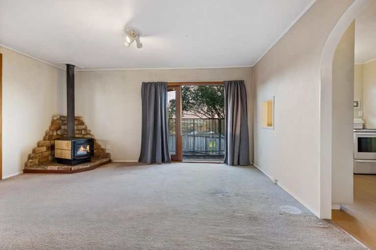 Photo of property in 40 West Harbour Drive, West Harbour, Auckland, 0618