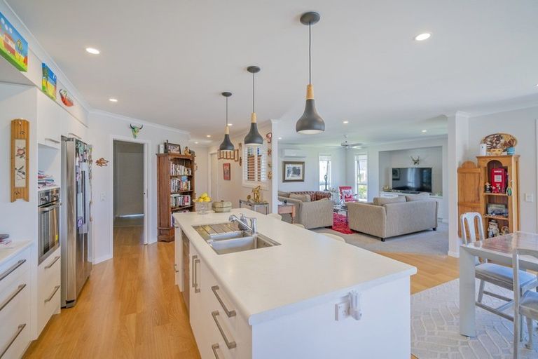 Photo of property in 120 Kupe Drive, Whitianga, 3510