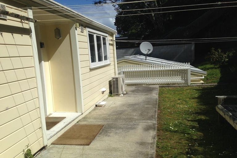 Photo of property in 2 Kopiko Way, Brooklyn, Wellington, 6021