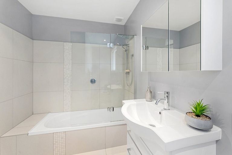 Photo of property in 6 Oakhampton Street, Hornby, Christchurch, 8042