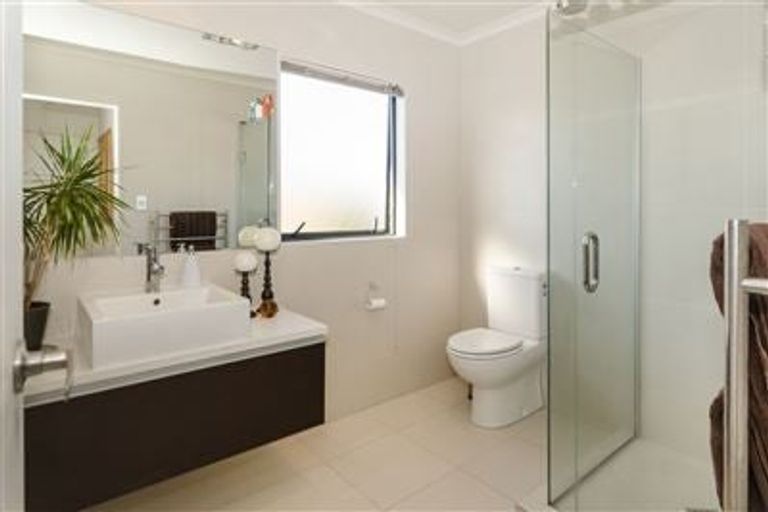 Photo of property in 24 Corsica Way, Karaka, Papakura, 2113