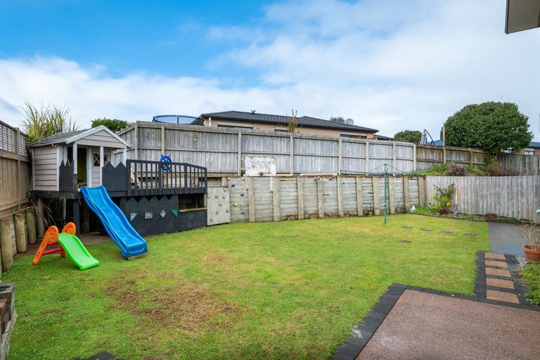 Photo of property in 16 Foundation Place, Glen Eden, Auckland, 0602