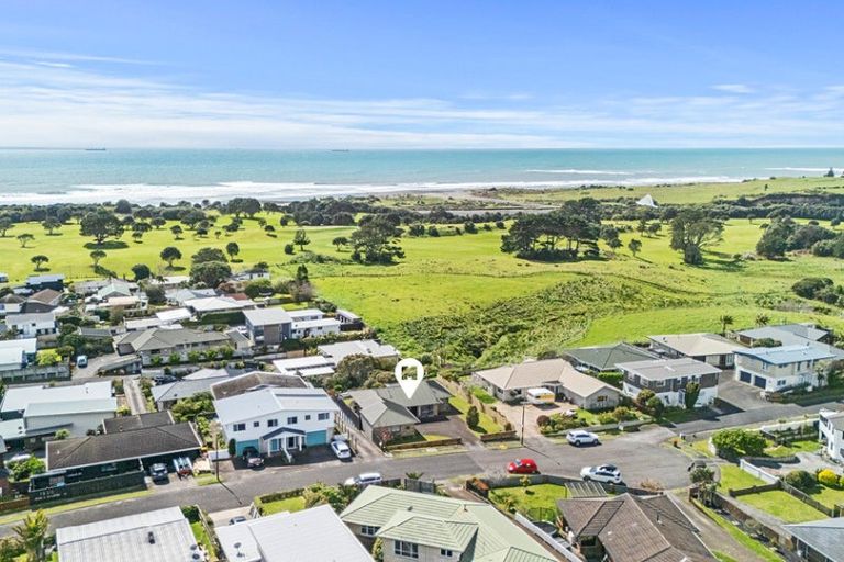 Photo of property in 9 Chatswood Grove, Fitzroy, New Plymouth, 4312