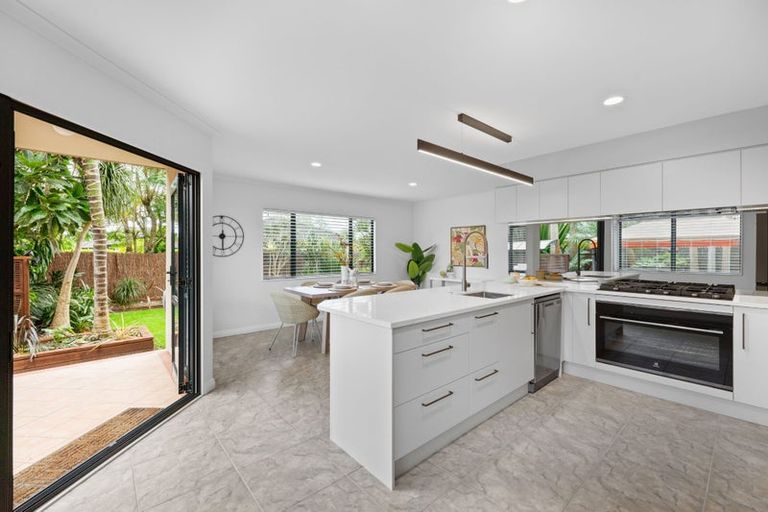 Photo of property in 26 Gunner Drive, Te Atatu Peninsula, Auckland, 0610