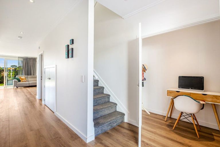 Photo of property in 32 Marine Parade, Hobsonville, Auckland, 0616