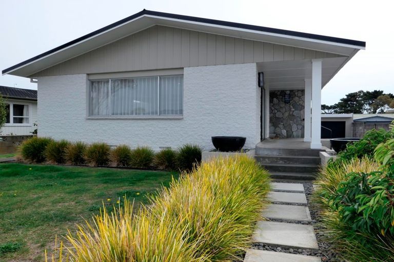 Photo of property in 77 Gray Avenue, Paraparaumu Beach, Paraparaumu, 5032