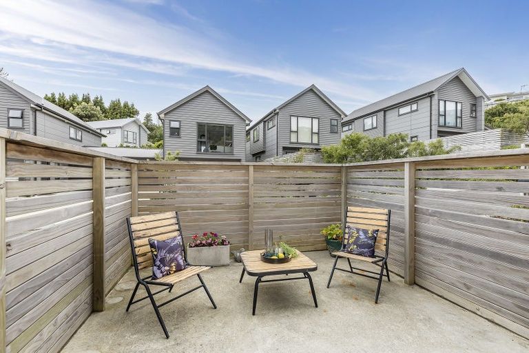 Photo of property in 19 Brindle Way, Newlands, Wellington, 6037