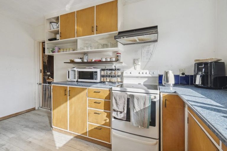 Photo of property in 114 Gloaming Hill, Titahi Bay, Porirua, 5022