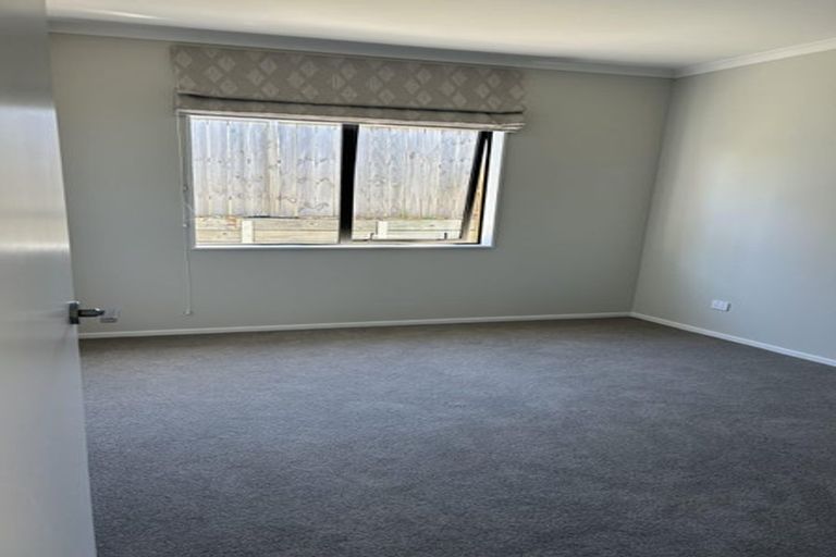 Photo of property in 18 Symes Drive, Red Beach, 0932