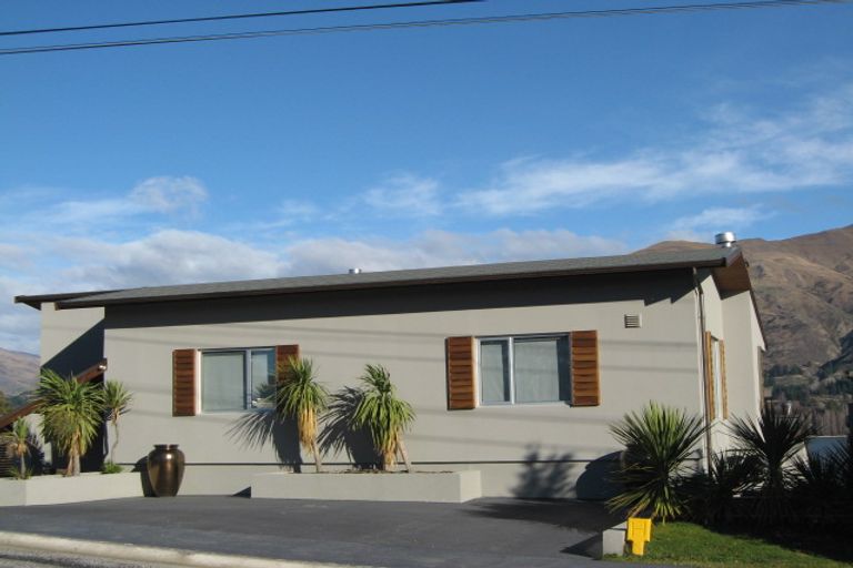 Photo of property in Lakeview Heights, 4/124 Lismore Street, Wanaka, 9305