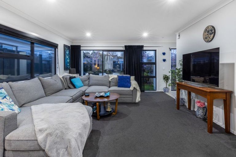 Photo of property in 39 Karearea Avenue, Kenepuru, Porirua, 5022