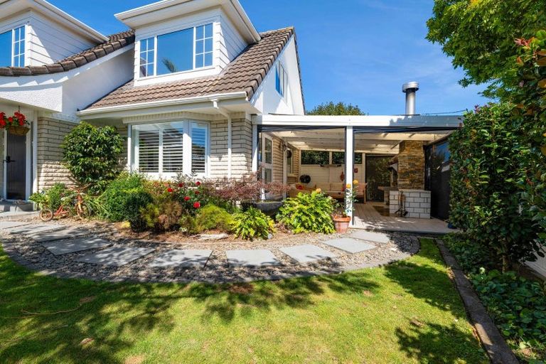 Photo of property in 5 Tamati Place, Merrilands, New Plymouth, 4312