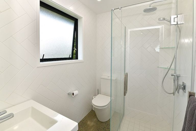 Photo of property in 87 Sheffield Road, Helensville, 0875