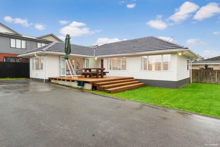 Photo of property in 8 Border Road, Henderson, Auckland, 0612