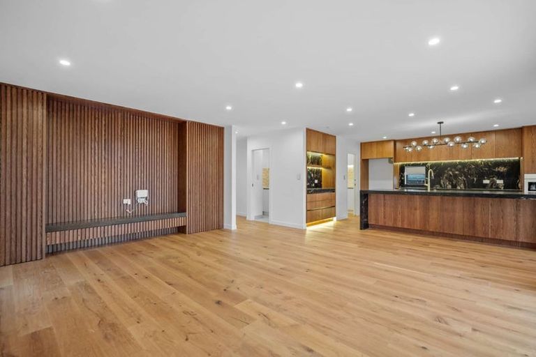 Photo of property in 5f Glendhu Road, Bayview, Auckland, 0629