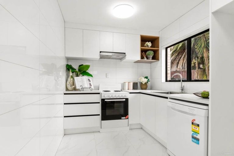 Photo of property in 76 Gallony Avenue, Massey, Auckland, 0614