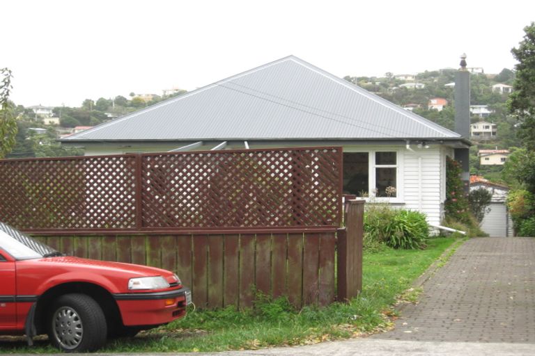 Photo of property in 9 Robert Street, Newlands, Wellington, 6037