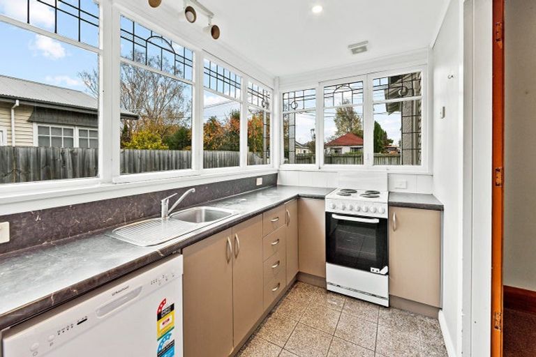 Photo of property in 60 Martin Avenue, Beckenham, Christchurch, 8023