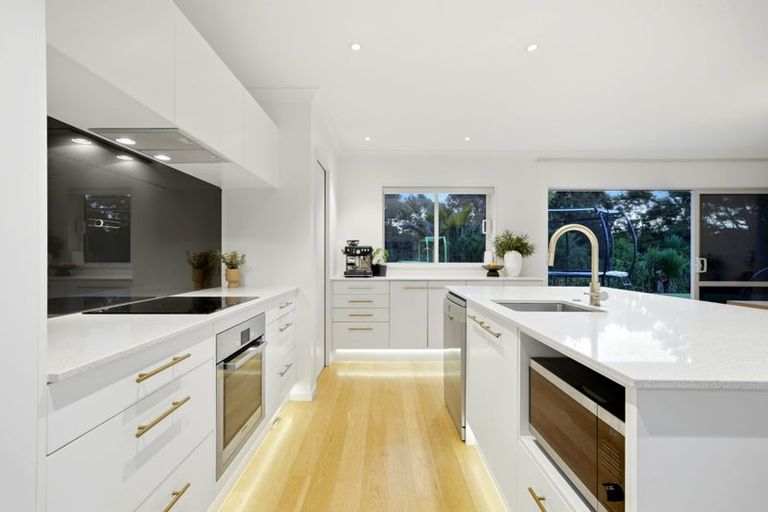 Photo of property in 343 Glenvar Road, Long Bay, Auckland, 0630