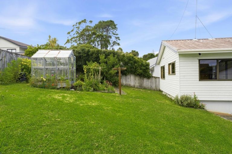 Photo of property in 50 Gatman Street, Birkdale, Auckland, 0626