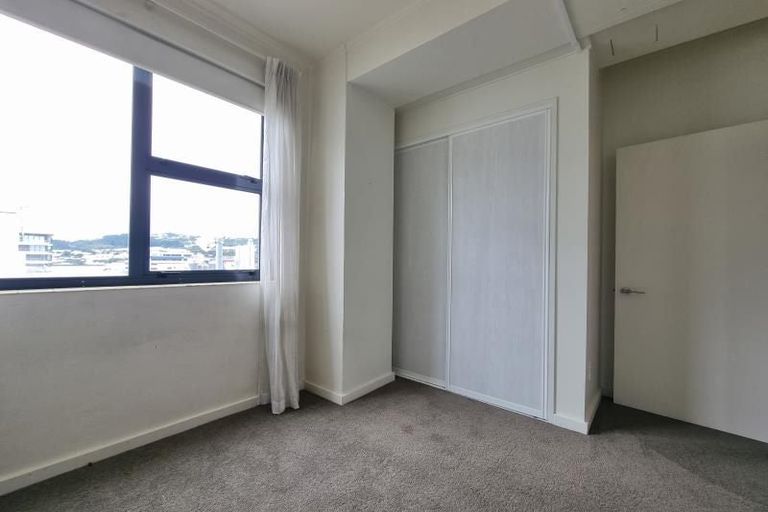 Photo of property in 17 Kent Terrace - Kent Apartments, 5e/16 Kent Terrace, Mount Victoria, Wellington, 6011
