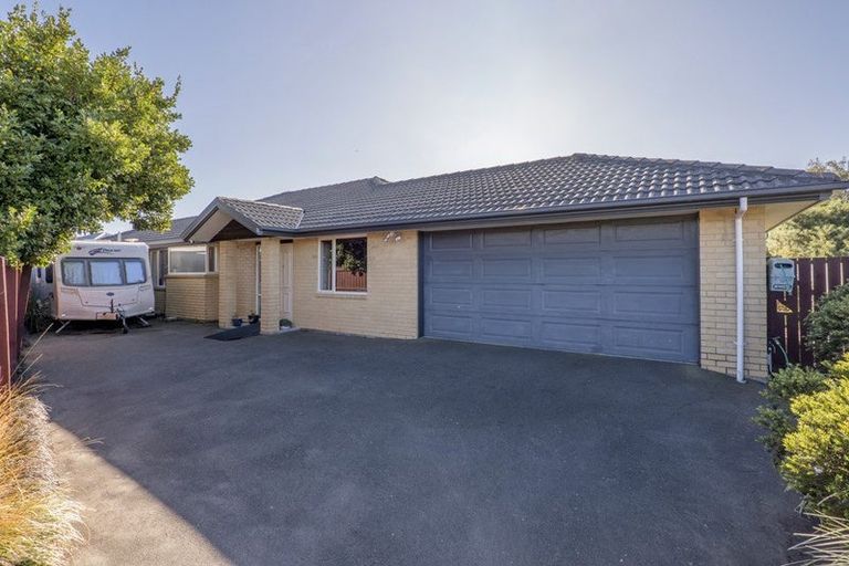Photo of property in 7 Riverwood Boulevard, Redwood, Christchurch, 8051