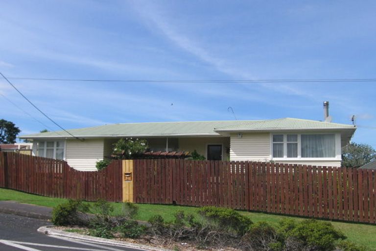 Photo of property in 2 Stottholm Road, Titirangi, Auckland, 0604