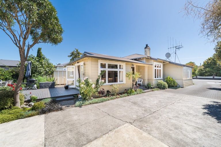 Photo of property in 360 Featherston Street, Palmerston North, 4414