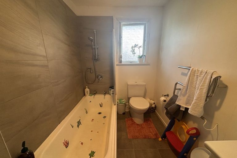 Photo of property in 2/10 Aorangi Road, Bryndwr, Christchurch, 8053