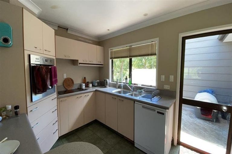 Photo of property in 10 Lowtherhurst Road, Massey, Auckland, 0614