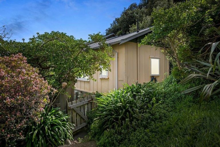 Photo of property in 5 Linwood Way, Island Bay, Wellington, 6023
