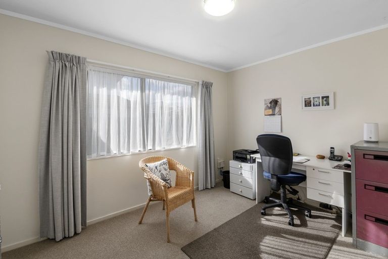 Photo of property in 36 Easton Way, Levin, 5510