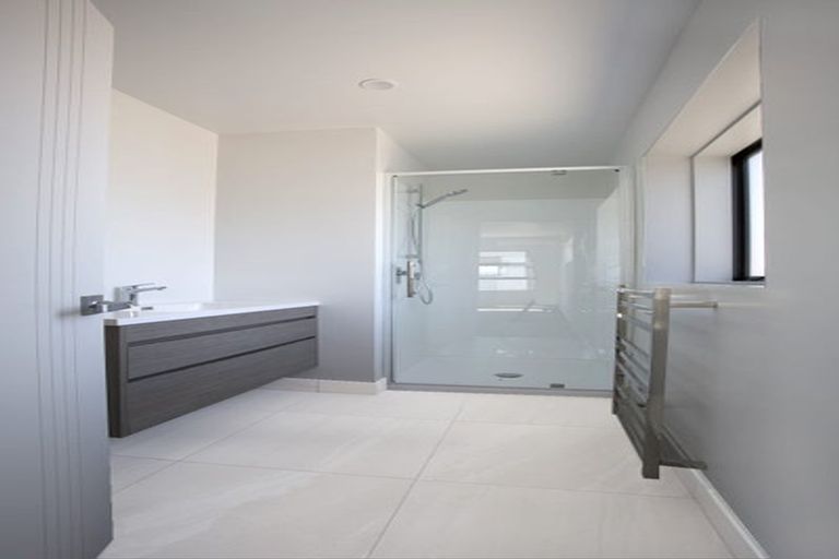 Photo of property in 27 Lili Chen Way, Mangere Bridge, Auckland, 2022