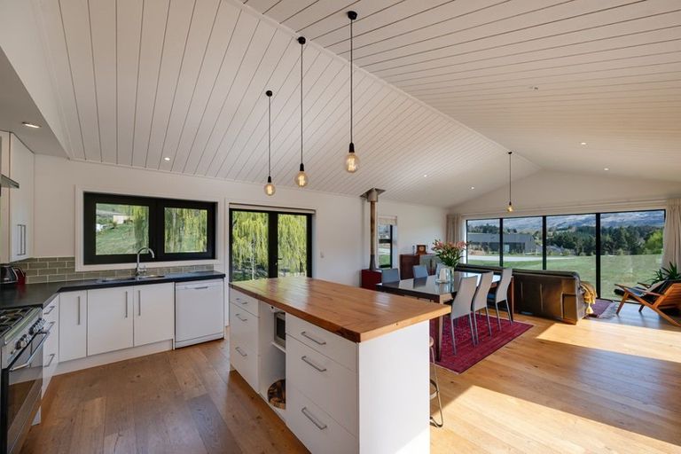 Photo of property in 82 Threepwood Road, Lake Hayes, Queenstown, 9371