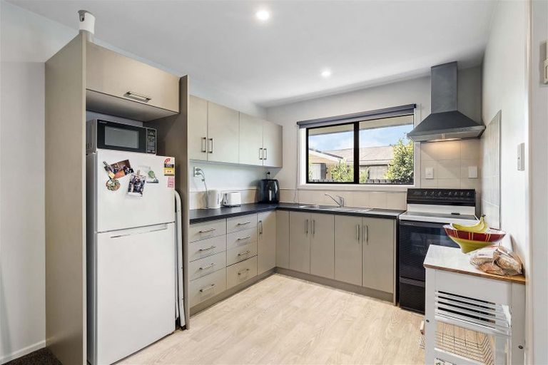 Photo of property in 320 Memorial Avenue, Burnside, Christchurch, 8053